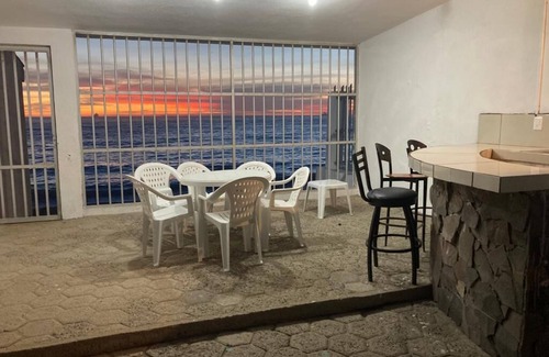 Manzanillo House | Casa Playa, sol y mar Beach Front pet Friendly