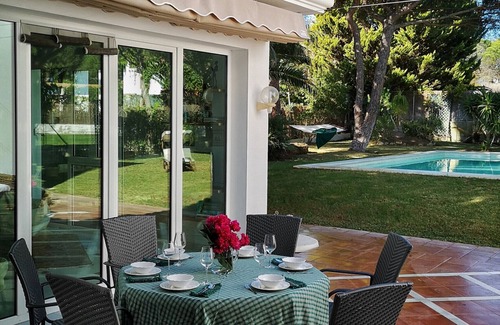 Cabo Roche Ski Chalet | Casa Rabat. Large comfy spaces, beach 500m