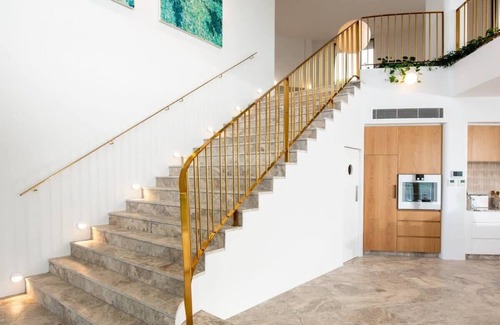 Hamilton Island Villa | Casa Rotunda Summary:
