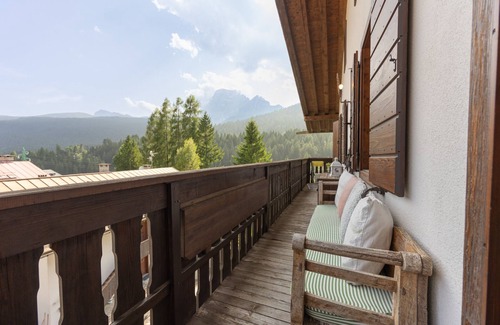 San Vito di Cadore Apartment | Casa Scoiattolo, with panoramic balcony