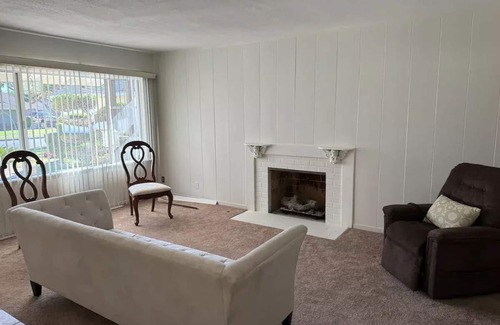 Downey House | Casa Sirenita- Close to Disney, Knotts and DTLA- Kid Friendly
