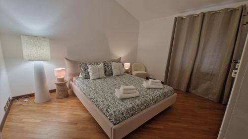 Intra House | Casa Théméo - Centro città Verbania Intra