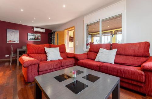 Miami Platja Ski Chalet | Casa Thaiker