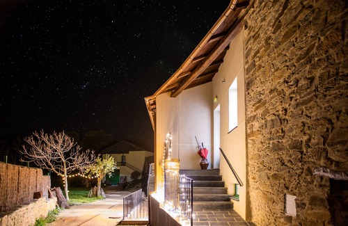 Carballeda de Valdeorras Cottage | Casa Tradicional con Jardín y Vistas a la Montaña. Eco dos Teixos