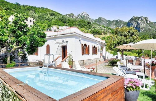 Pucara House | Casa Trifone D: A graceful apartment that is part of a villa surrounded by the greenery, with Free WI-FI.