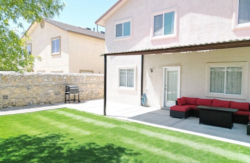 El Dorado West House | Casa Tulipán, 5 min from Providence Hospital Eastside, 15 min from Airport.