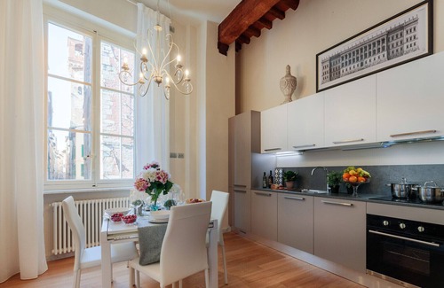 Lucca Historical Center Apartment | CASA UGOLINO, State of the Art Central 2 Bedrooms Apartment in Lucca