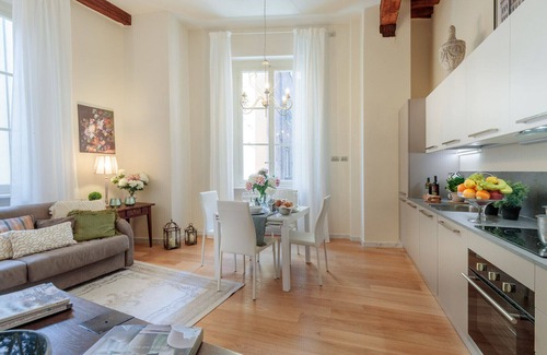 Lucca Historical Center Apartment | CASA UGOLINO, State of the Art Central 2 Bedrooms Apartment in Lucca