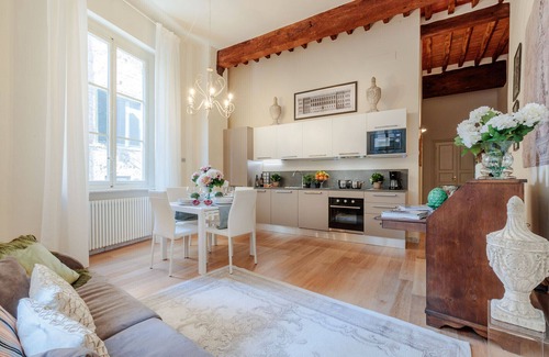Lucca Historical Center Apartment | CASA UGOLINO, State of the Art Central 2 Bedrooms Apartment in Lucca