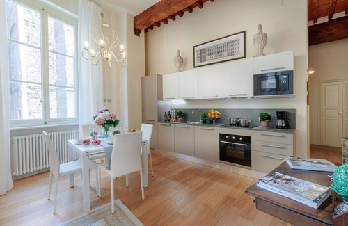 Lucca Historical Center Apartment | CASA UGOLINO, State of the Art Central 2 Bedrooms Apartment in Lucca
