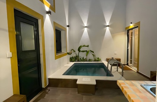 Cartaxo Villa | 'Casa Valada My Land' with Shared Pool, Wi-Fi and Air Conditioning