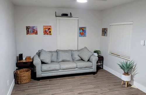Yuma House | Casa Vera - Charming fully remodeled house on large lot with mini theater