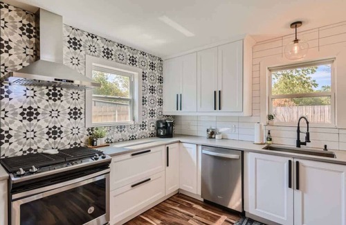 Georgetown House | Casa Verde. Mid-century Charmer in Old Town!