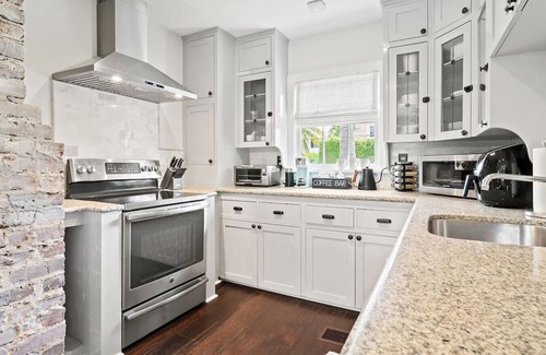 Southside House | Casa Washington - Private Pool, Mins to DT + Beach