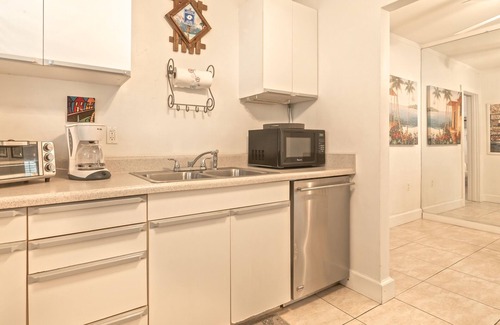 The Meadows House | ~ CASABLANCA ~ Fabulous home w/private pool/parking, in a quiet location.