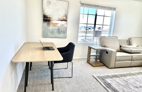Aurora House | Casablanca Min from Denver Airport & Gaylord Hotel