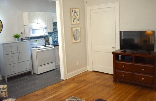 Courier City - Oscawana Apartment | Casablanca of Hyde Park "Suite Athena" - Fully Furnished Apartment