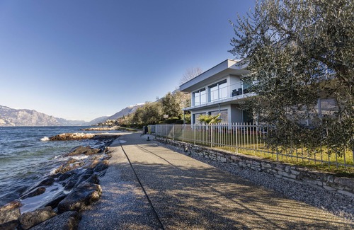 Brenzone sul Garda Villa | CasaClima Gold lakeside villa with large garden for absolute relaxation