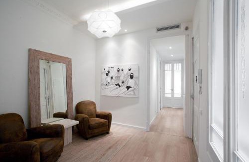 L'Antiga Esquerra de l'Eixample Apartment | Casanova Charm 4BDR Apartment
