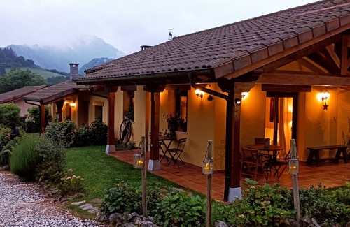 Peruyes Ski Chalet | Casas Rurales Entre Castaños. Asturias.2 Casas Entre el mar y la Montaña
