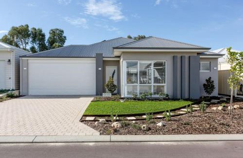 Dunsborough House | CasaSandra - Perfectly Located Tasteful Charm