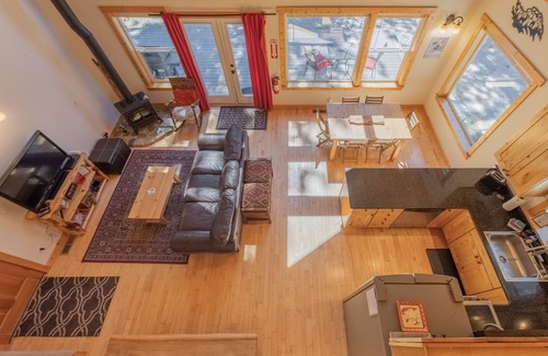 Leavenworth Cabin | Cascade Adventure-Hot Tub, ROKU, Firepit, BBQ