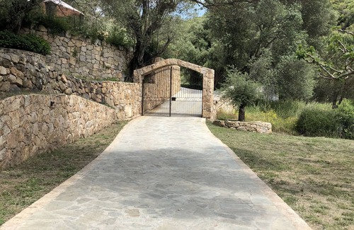 Olmeto House | Caseddu in the shade of the Olive Trees, just a few steps from the sea.
