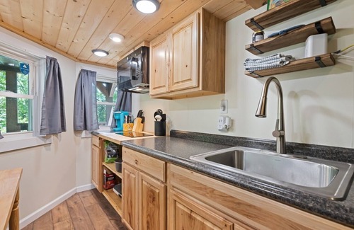 Cullowhee House | Casey Paradise Tiny Home Mountain Retreat near WCU