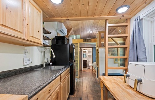 Cullowhee House | Casey Paradise Tiny Home Mountain Retreat near WCU