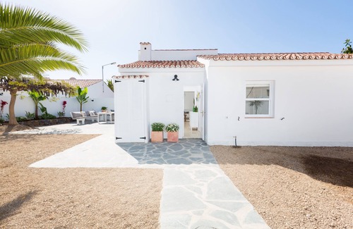 Arona Cottage | Casita 2, private garden 3 bed, WIFI