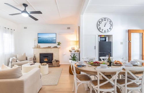 Shoal Bay House | Casita, 20 Tomaree Road - great pet friendly property with WiFi & Air Conditioning