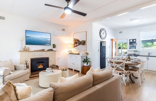 Shoal Bay House | Casita, 20 Tomaree Road - great pet friendly property with WiFi & Air Conditioning
