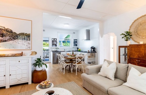 Shoal Bay House | Casita, 20 Tomaree Road - great pet friendly property with WiFi & Air Conditioning