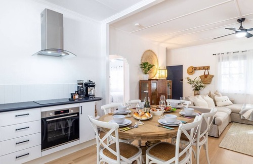 Shoal Bay House | Casita, 20 Tomaree Road - great pet friendly property with WiFi & Air Conditioning