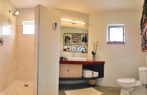 Taos House | Casita Atomica hiking, cycling, golfing, rafting within reachn
