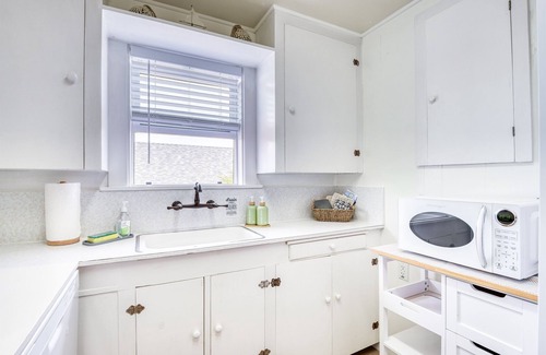 Lincoln City Cottage | Casita Del Mar | Walk to Beach + Game Room Fun