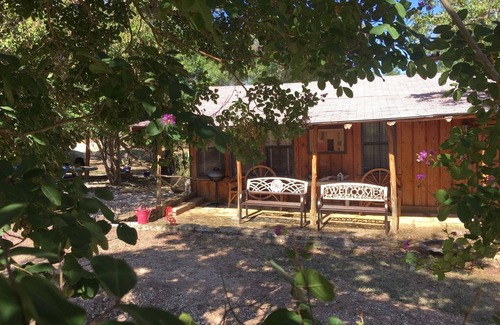 Ingram Cabin | Casita Montalbano - Sleeps 8 to 10 - Private River Access - Pet Friendly Cabin