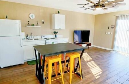 Surprise House | Casita on the Ranch with Pool and hot tub!
