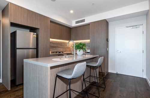 Broadbeach Apartment | CASSA CASIN0 - Spectacular River & Hinterland Views 1 Bed Apt in Broadbeach