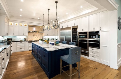 Tarzana Villa | Cassandra - Tarzana Contemporary Villa with Saltwater Pool & Theater