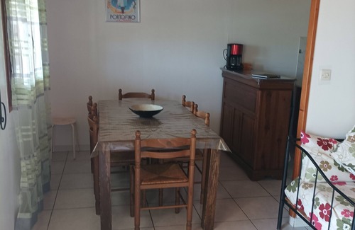 Carnoux-en-Provence House | CASSIS 6km, Marseille 20. Garden level of a villa between sea and hills