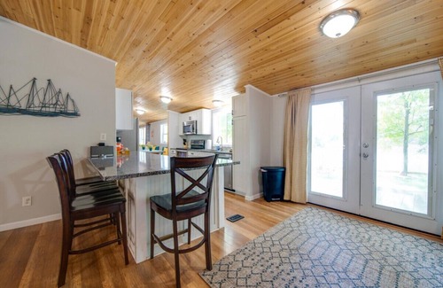 Steele Creek House | Castaway Cove—5 Bed Lakeside Retreat—Boat Rental!