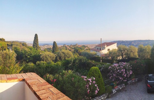 Gairaut House | Castel Henry - Terrace with view and large garden