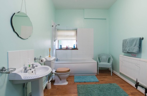 Tongwynlais Apartment | Castell Coch View Apartment - Cardiff North - J32 M4