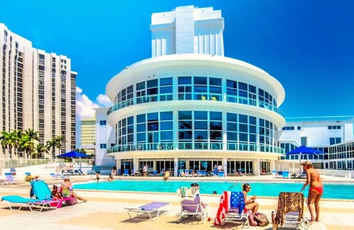 Miami Beach Condo | Castle 1731 Spacious Oceanfront Studio with Beach Access, Pool, Tennis, Free Parking