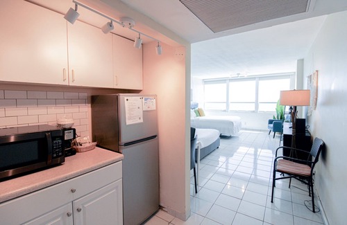 Miami Beach Condo | Castle 1733 Oceanfront Studio with pool, beach access, free parking, gym, tennis and more!