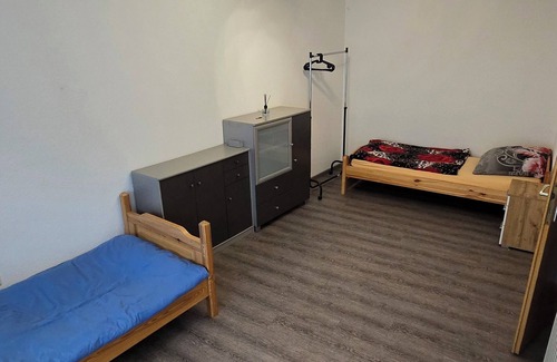 Burghaun Apartment | Castle apartment in Burghaun with balcony and 3 bedrooms for 5 persons.