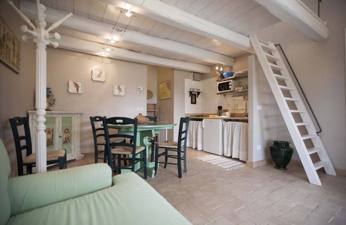 Torre de' Passeri Apartment | "Castle" apartment with one double room and two single beds