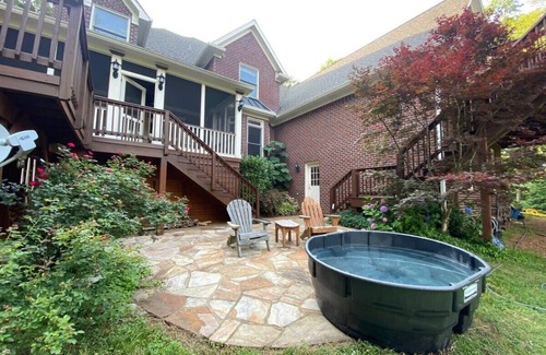 Franklin Apartment | Castle - Bedrooms and Entertainment Loft w/Deck C46