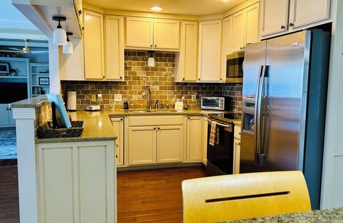 Bentonville House | Castle Cove Bentonville.private home with pool across from Crystal Bridges